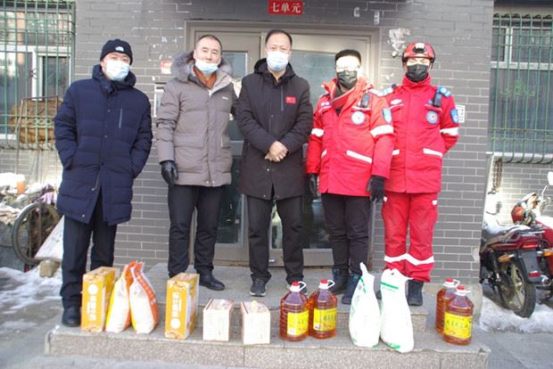 雙鴨山市企業(yè)戰(zhàn)略研究會情系困難戶 節(jié)前慰問暖人心