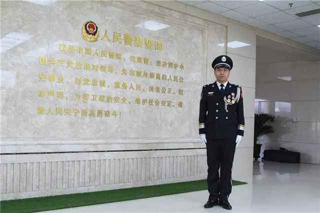“鐵人”閆曉勇——人民的好警察