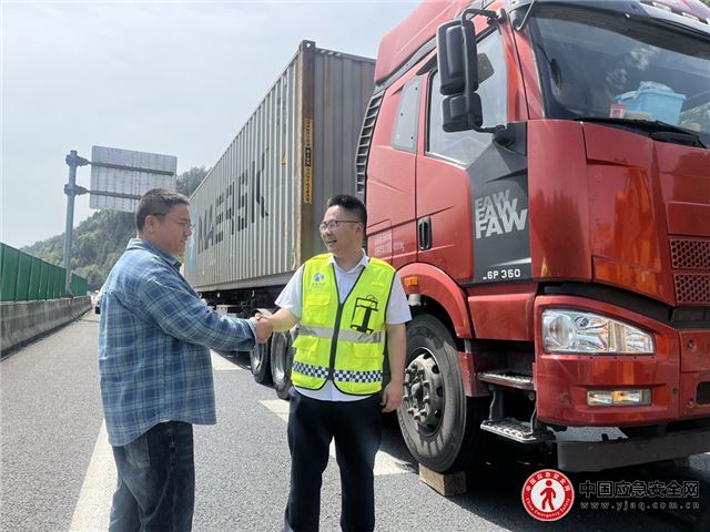 高速貨車(chē)突發(fā)故障，宜昌