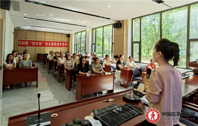 太原晉源區(qū)城北社區(qū)：彩妝課助力